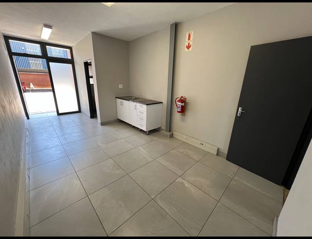 188M² WAREHOUSE TO LET IN LASER PARK